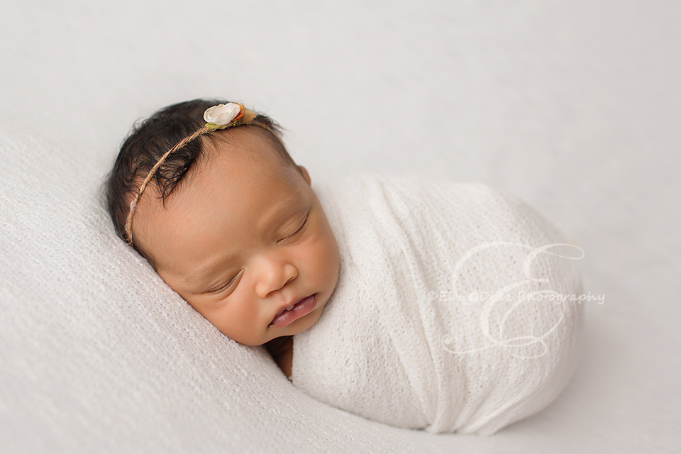 chicago-newborn-photographer-elvie-girl-wrapped-white-sidepose