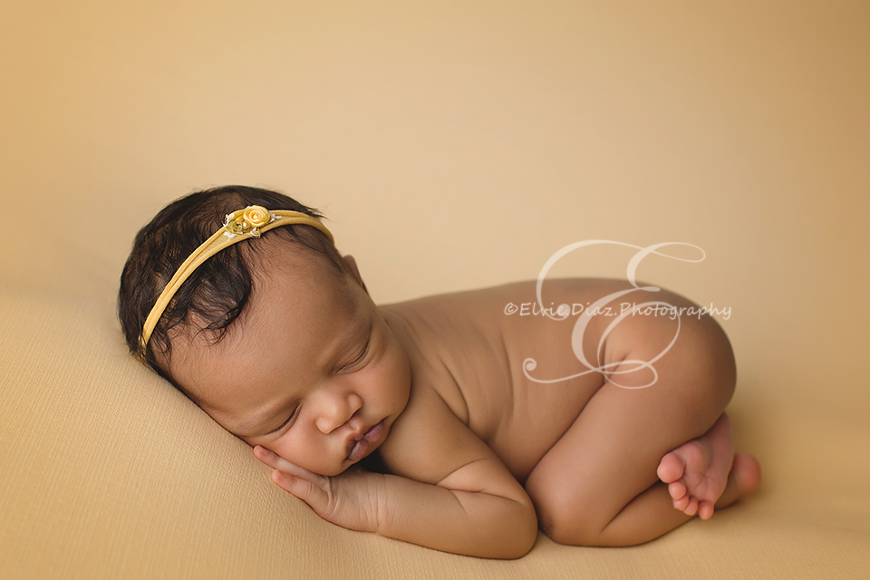 chicago-newborn-photographer-elvie-girl-yellowknits-beautiful