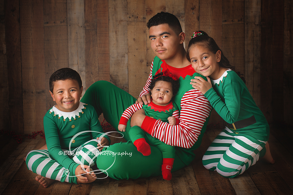 chicago-newborn-photographer-elvie-christmas-baby-downtown-red-andersonville-elf-pajamas-target