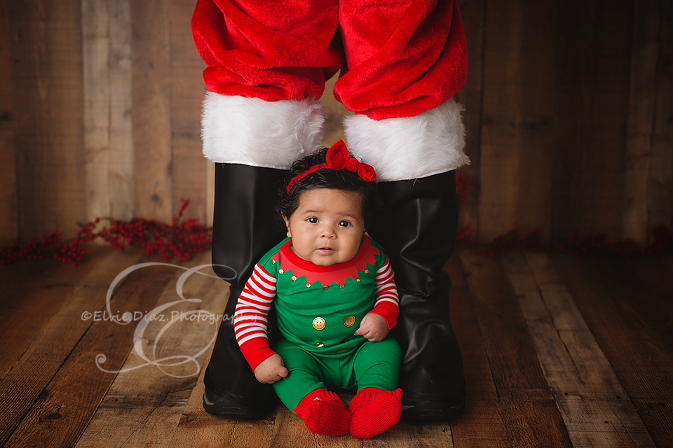 chicago-newborn-photographer-elvie-christmas-baby-downtown-red-andersonville-elf-santa