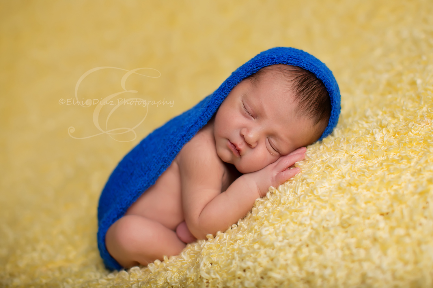 Sweet baby Rolando, just a few days new.(Chicago Newborn Photographer)