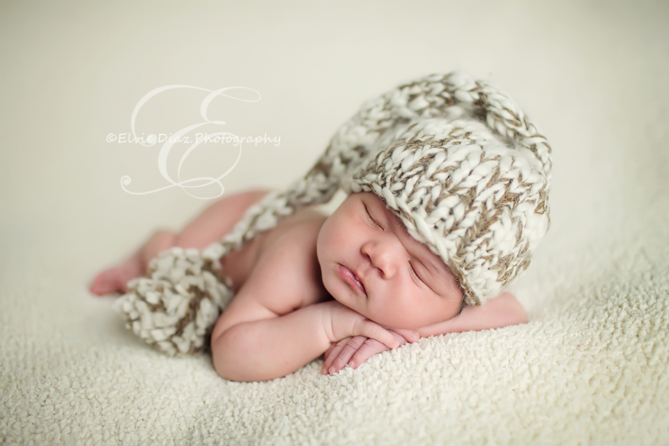 Sweetest Elijah, a few days new(Chicago Newborn Photographer)