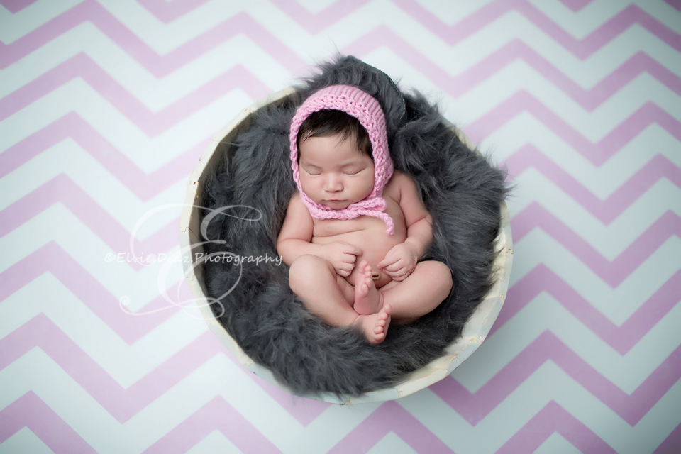 Iliana, Precious baby girl. (Chicago Newborn Photographer)