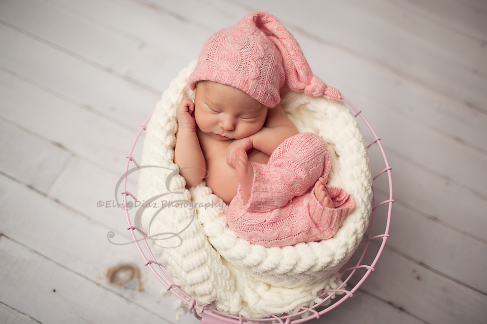 Ava London is as beautiful as her name(Chicago Newborn Photographer)