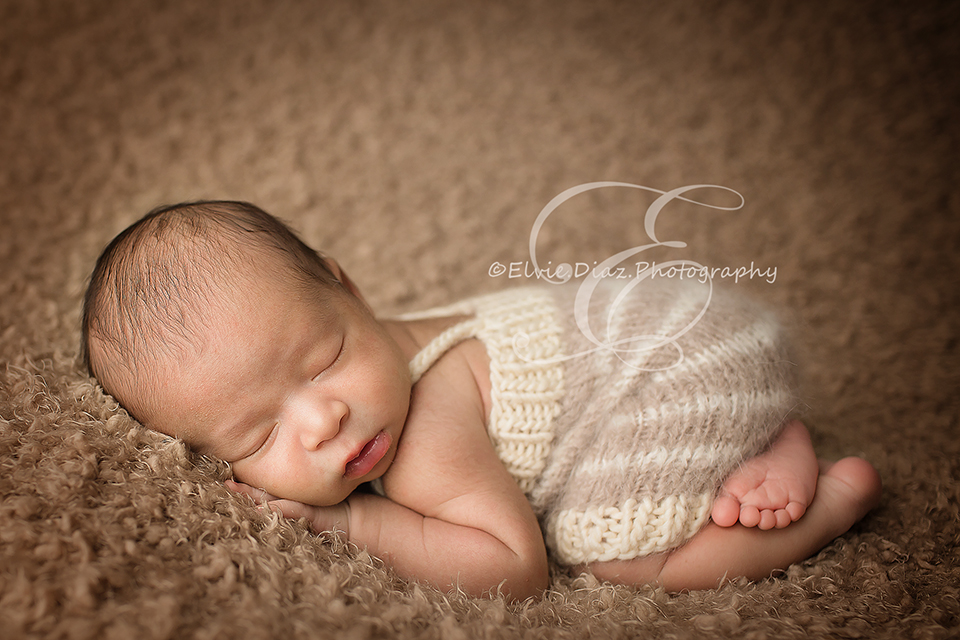 Elvie.Diaz.Photography.Chicago.Newborn.Photographer-posing-boy-newborn-dreamy-white-brown-tushiup-beanbag-overalls