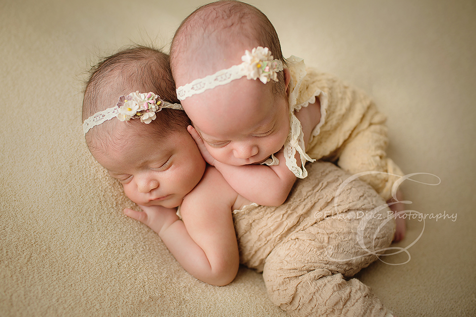 ElvieDiazPhotography-Chicago-Newborn-Photographer-Twin-Girls-newborn-posing-stacked-yellow