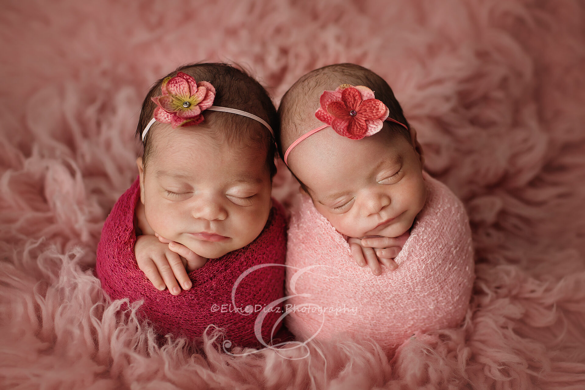 ElvieDiazPhotography-Chicago-Newborn-Photographer-Twin-Girls-pink-potato-sack-twinning