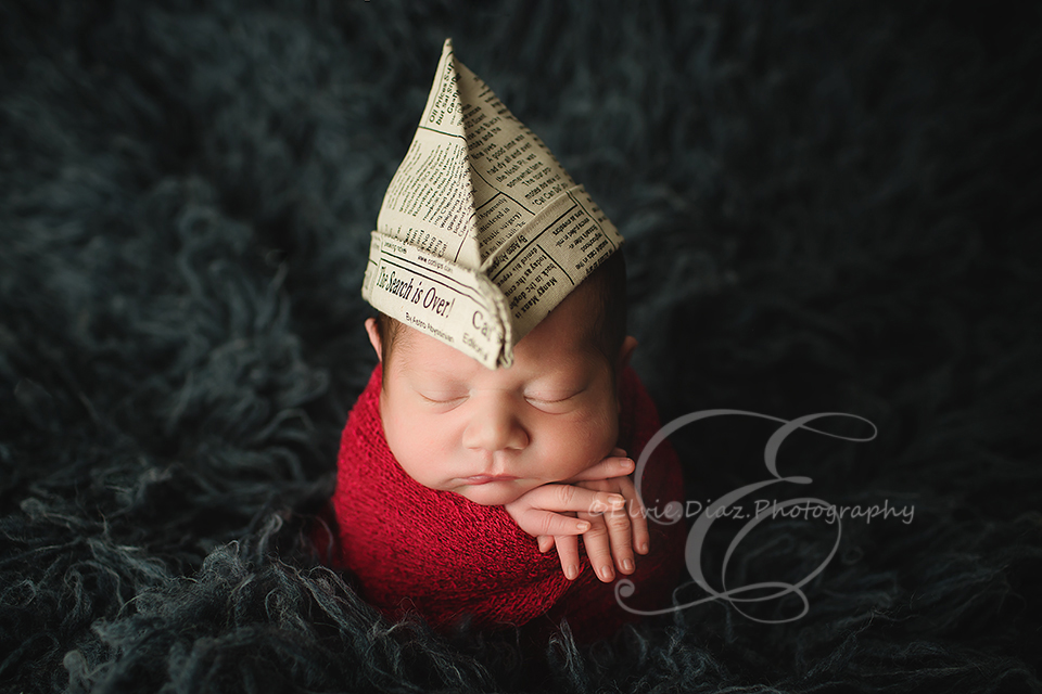 ElvieDiazPhotography-Chicago-Newborn-Photographer-paper-hat-boy-red-wrap