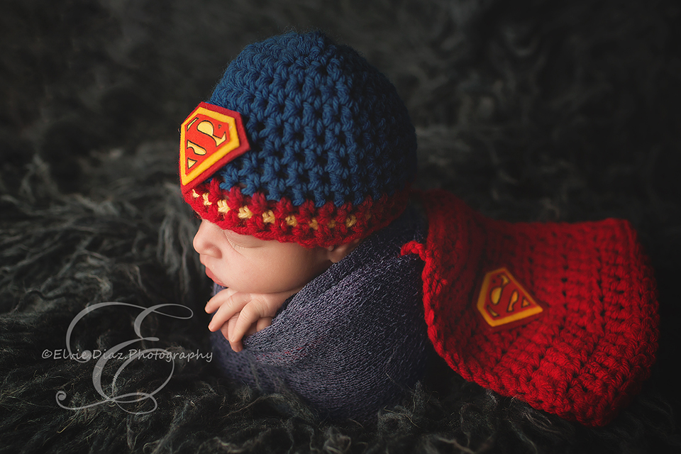 Elvie-Diaz-Photography-Chicago+Newborn+Photographer-baby-superman-superhero-cape-red-newbornboy-pototoesack-blue-flokati