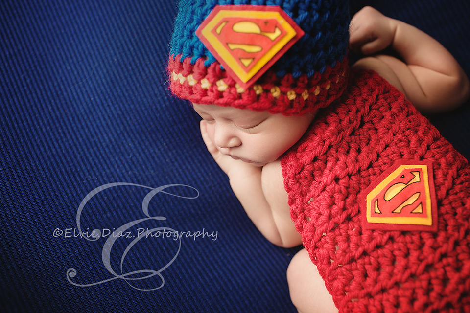 ElvieDiazPhotography-Chicago-Newborn-Photographer-baby-superman-superhero-cape-red-newbornboy