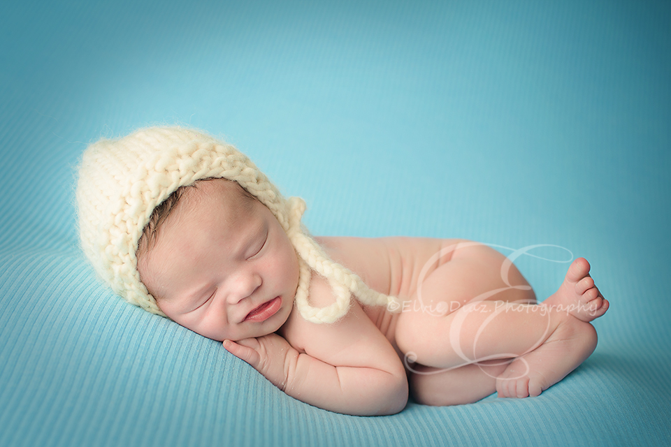 Chicago-Newborn-Photographer-Elvie-boy-pose-blue-cream-baby