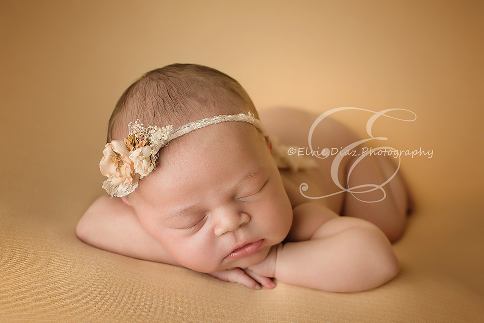 Chicago-Newborn-Photographer-Elvie-yellow-beautiful-pose-baby