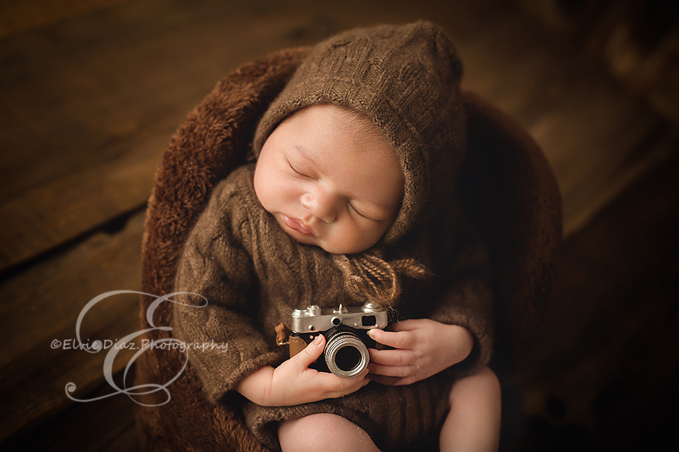 chicago-newborn-photographer-elvie-baby-boy-camera-celebrity