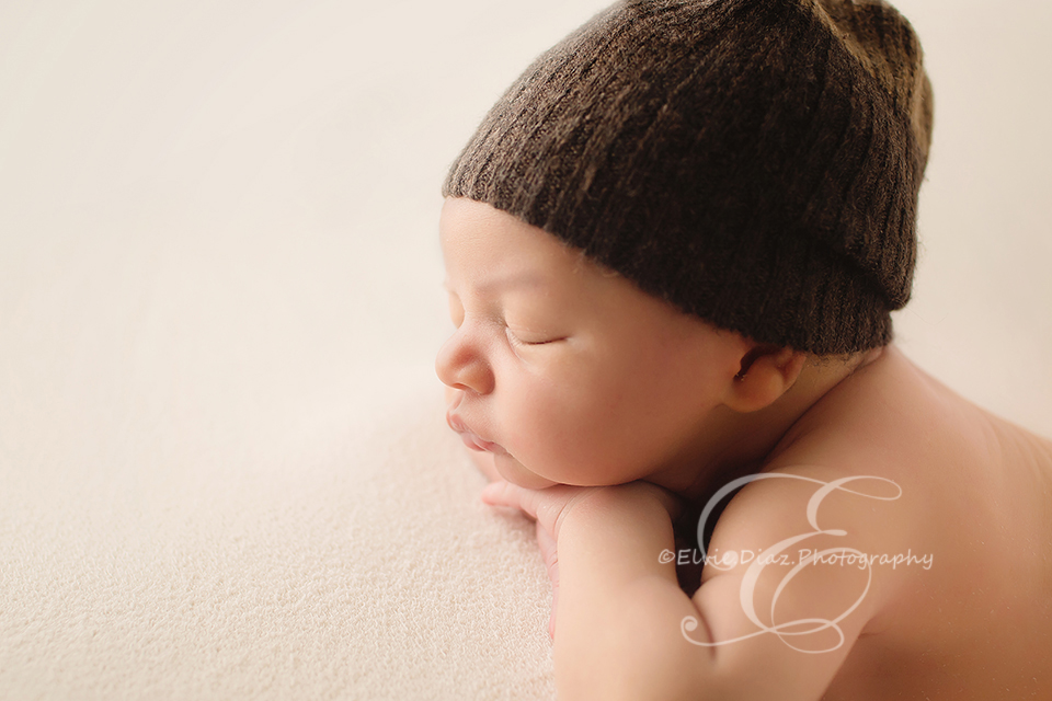 chicago-newborn-photographer-elvie-baby-boy-child-cream-child