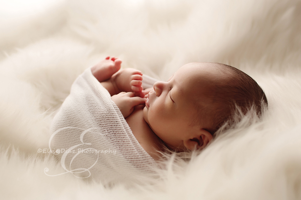 chicago-newborn-photographer-elvie-baby-boy-child-cream-swaddle-dreamy