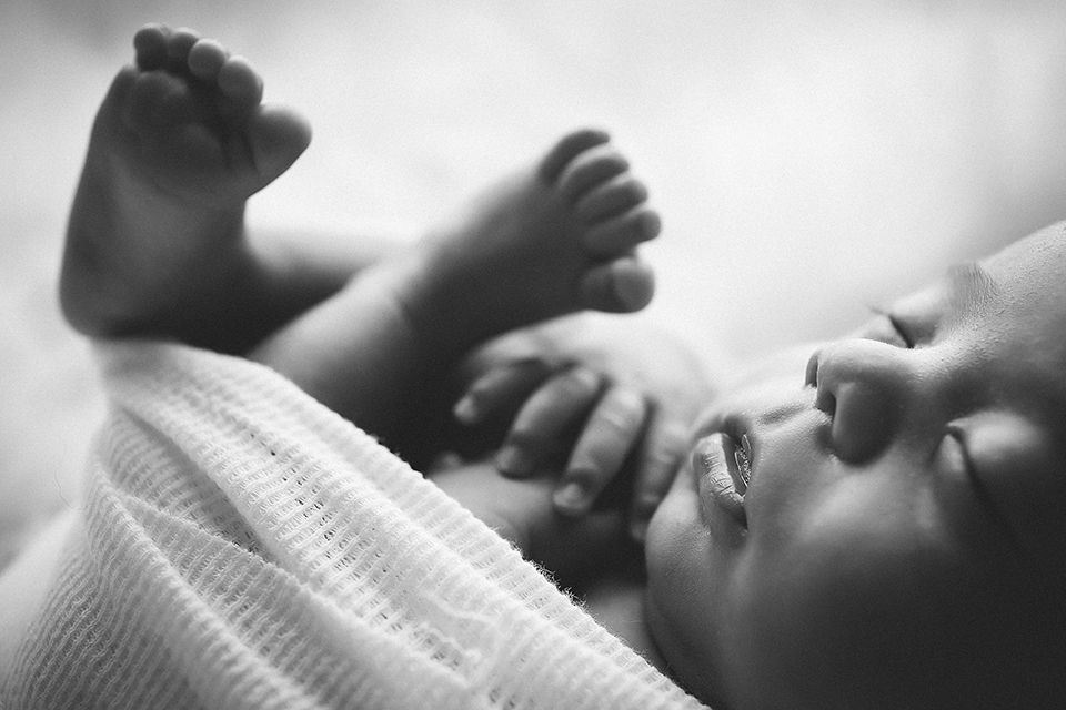 chicago-newborn-photographer-elvie-boy-macro-preemie-details