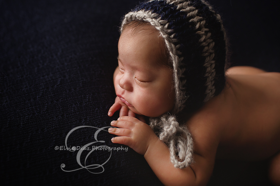 chicago-newborn-photographer-elvie-boy-nacro-preemie-side-pose-27-weeks