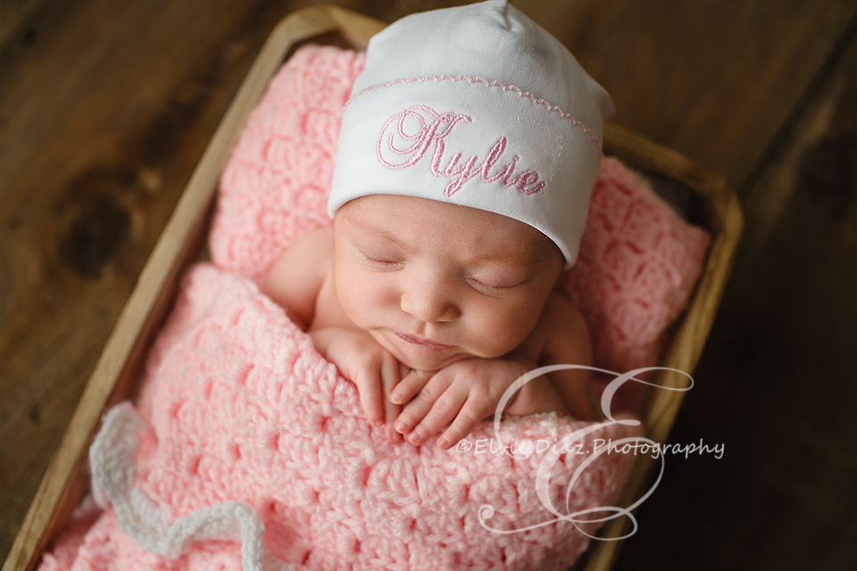 chicago-newborn-photographer-elvie-girl-pink