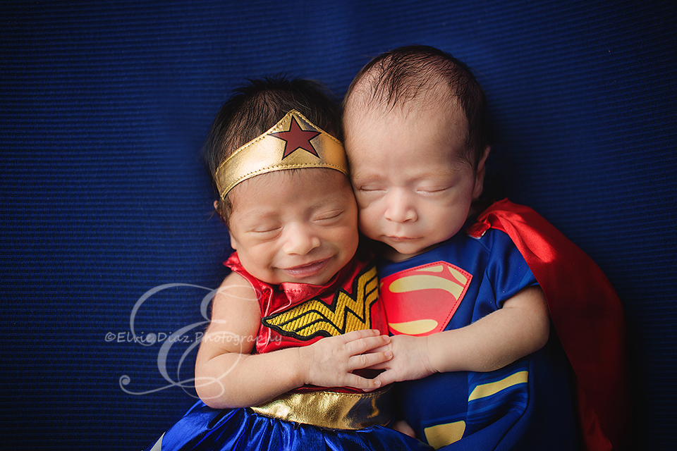 chicago-newborn-photographer-elvie-girl-twin-boy-siblings-love-wonderwoman-superman-newborn-clarkkent