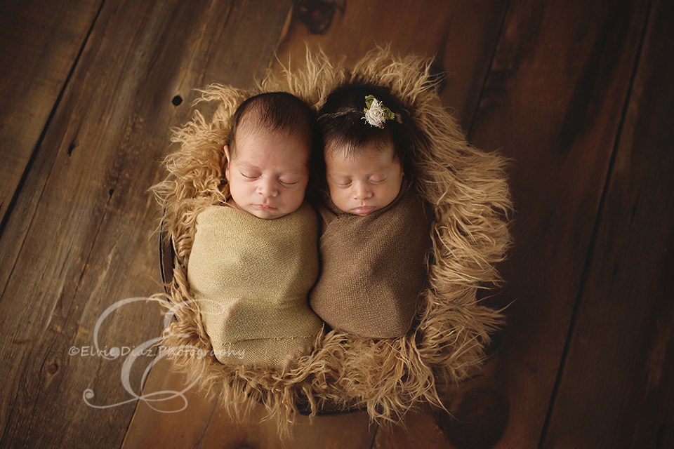 chicago-newborn-photographer-elvie-girl-twin-boy-siblings-love-wrapped