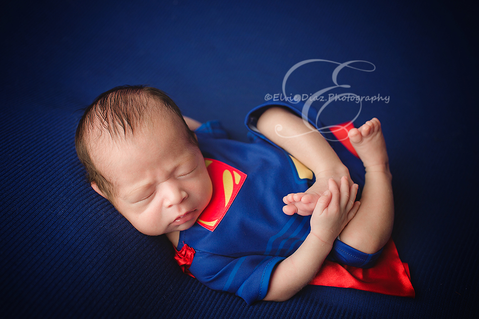 chicago-newborn-photographer-elvie-girl-twin-love-superman-clarkkent-newborn