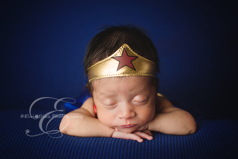 chicago-newborn-photographer-elvie-girl-twin-love-wonderwoman-superman-newborn