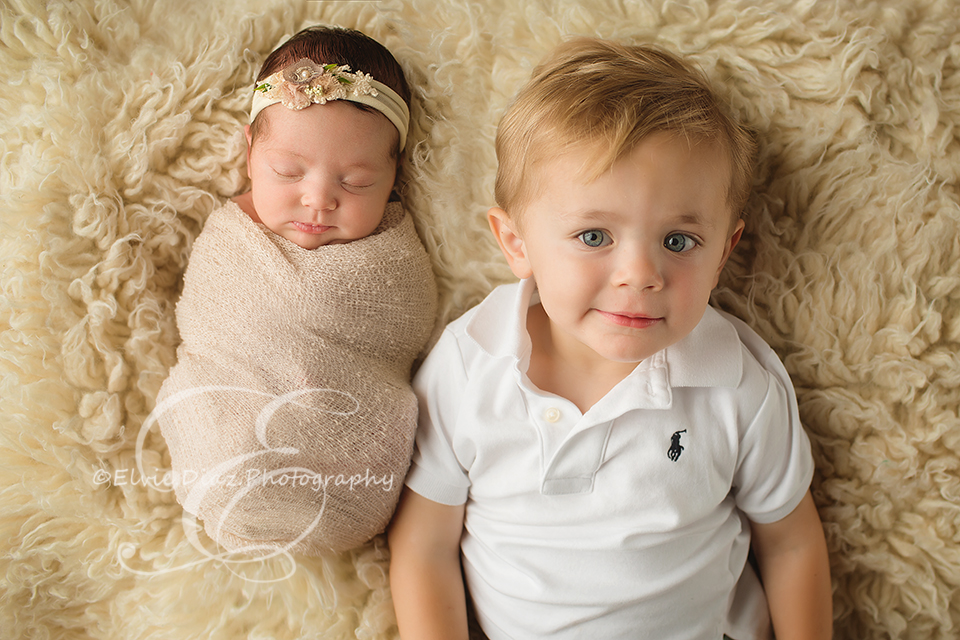 chicago-newborn-photographer-elvie-siblings