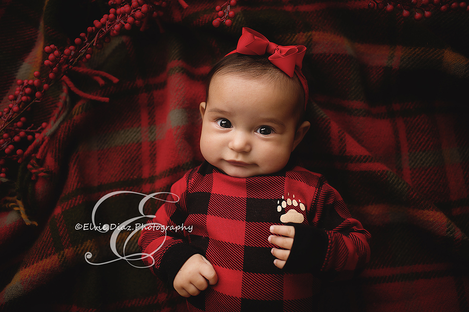 chicago-newborn-photographer-elvie-christmas-baby-downtown-red-andersonville