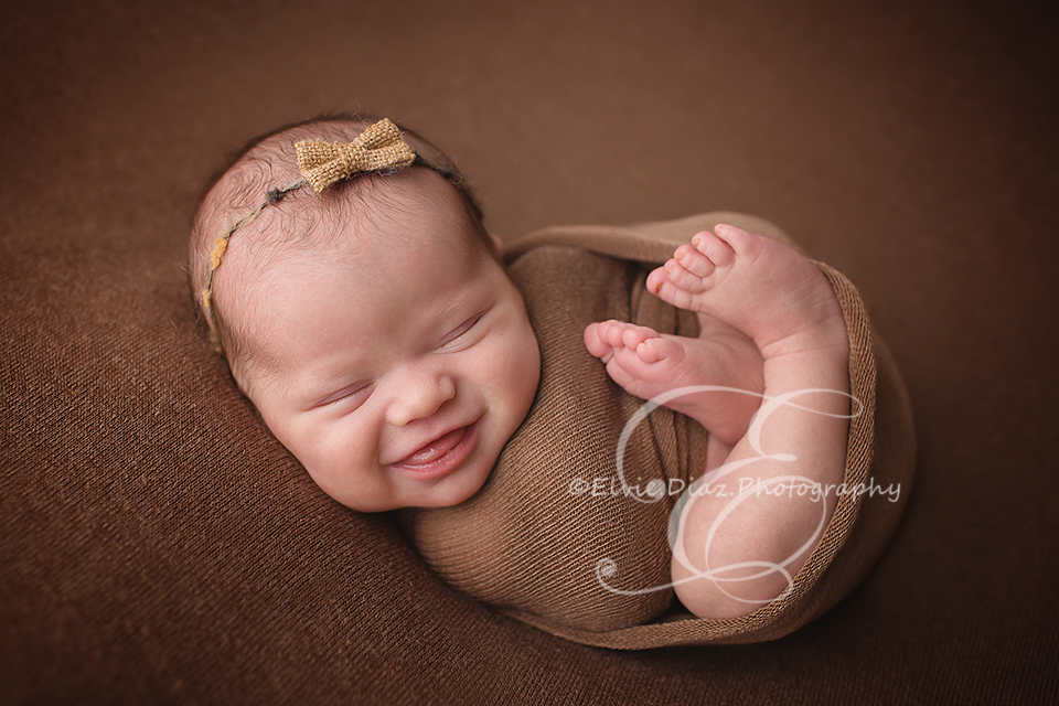 chicago-newborn-photographer-elvie-girl-smile