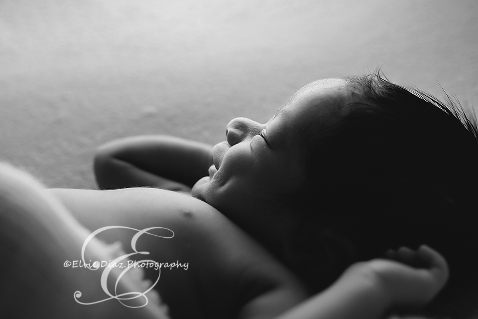 chicago-newborn-photographer-elvie-baby-boy-preemie-smile