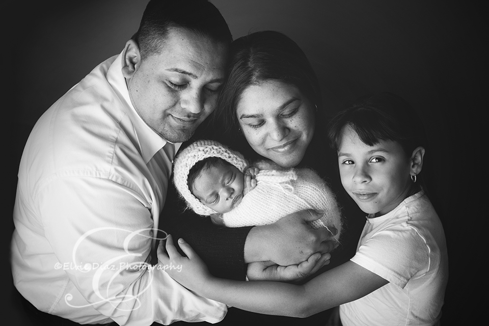 chicago-newborn-photographer-elvie-baby-family-familia