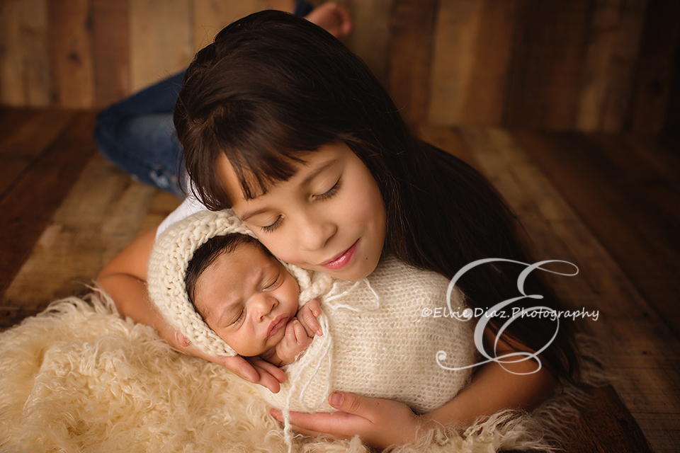 chicago-newborn-photographer-elvie-baby-sibling-sister