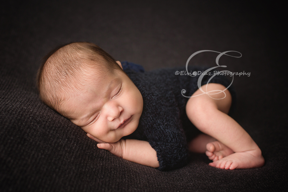 chicago-newborn-photographer-elvie-wrapped-baby-boy-smiles