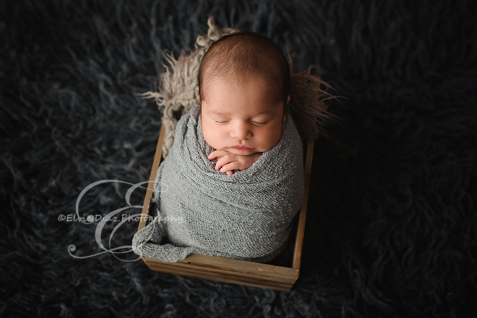 chicago-newborn-photographer-elvie-wrapped-box-bestnewborn