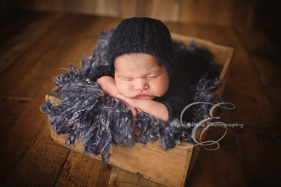 chicago-newborn-photographer-elvie-wrapped-box
