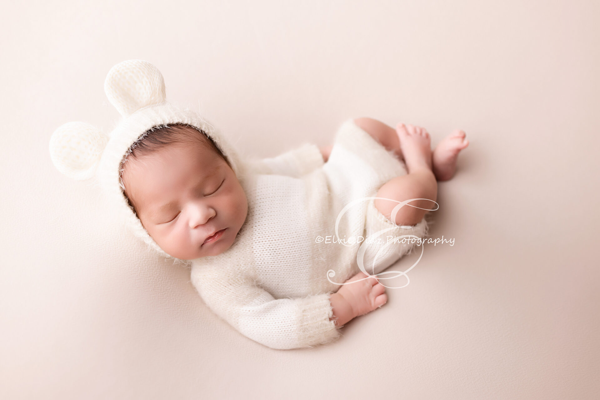 Baby Logan (Chicago Newborn Photographer)